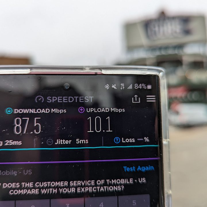Speedtest results on a Samsung Galaxy S22 Ultra.