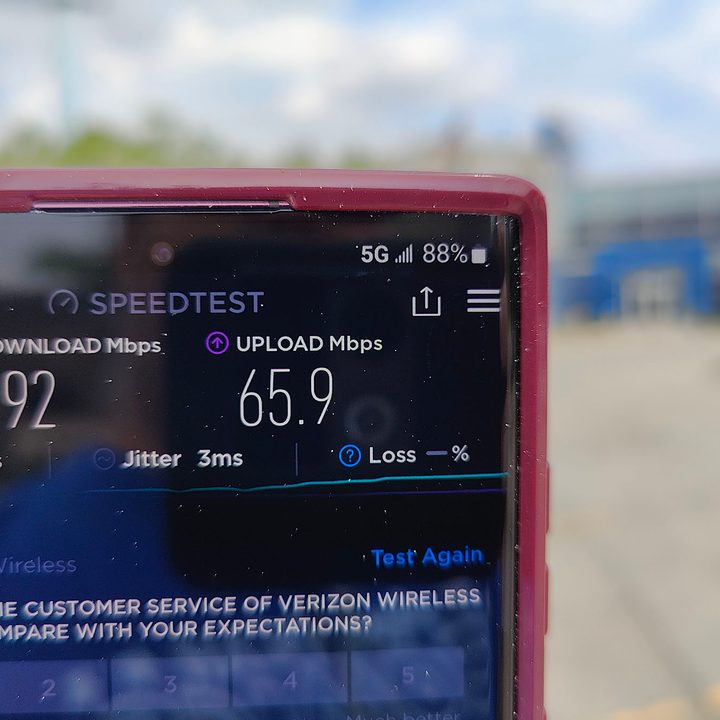 Speedtest results on a Samsung Galaxy S22 Ultra.