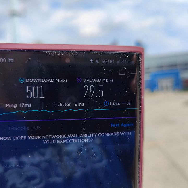 Speedtest results on a Samsung Galaxy S22 Ultra.