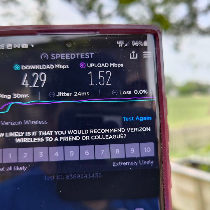 Speedtest results on a Samsung Galaxy S22 Ultra.