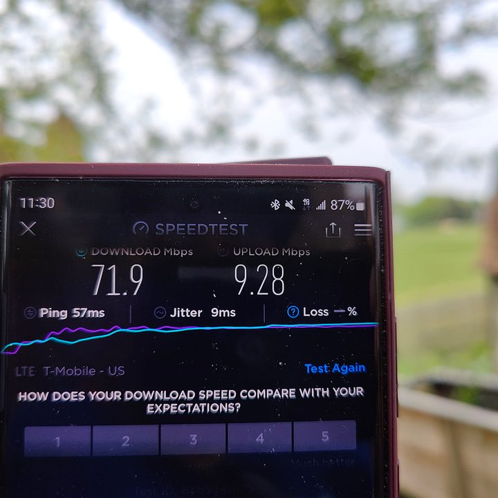 Speedtest results on a Samsung Galaxy S22 Ultra.