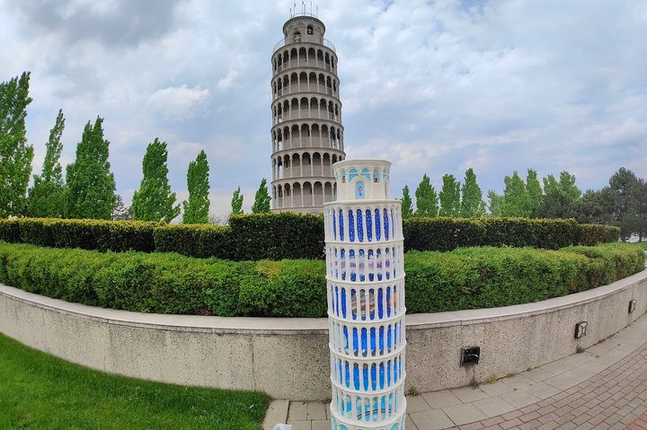Leaning tower statue in front of the leaning tower of Niles, IL