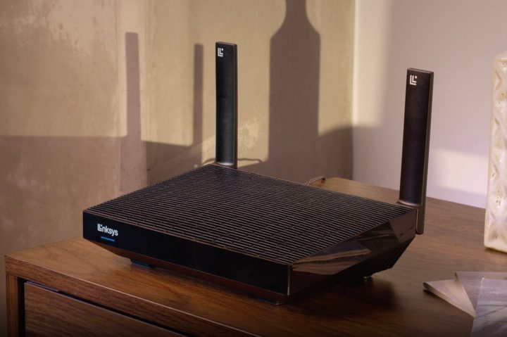 The Linksys Hydra 6 dual-band mesh WiFi 6 router.