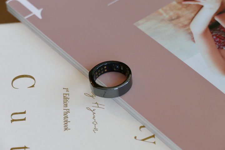 The sensors in the Oura Ring.