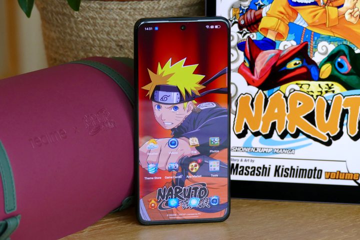 The Realme x Naruto GT Neo 3's screen showing the wallpaper.