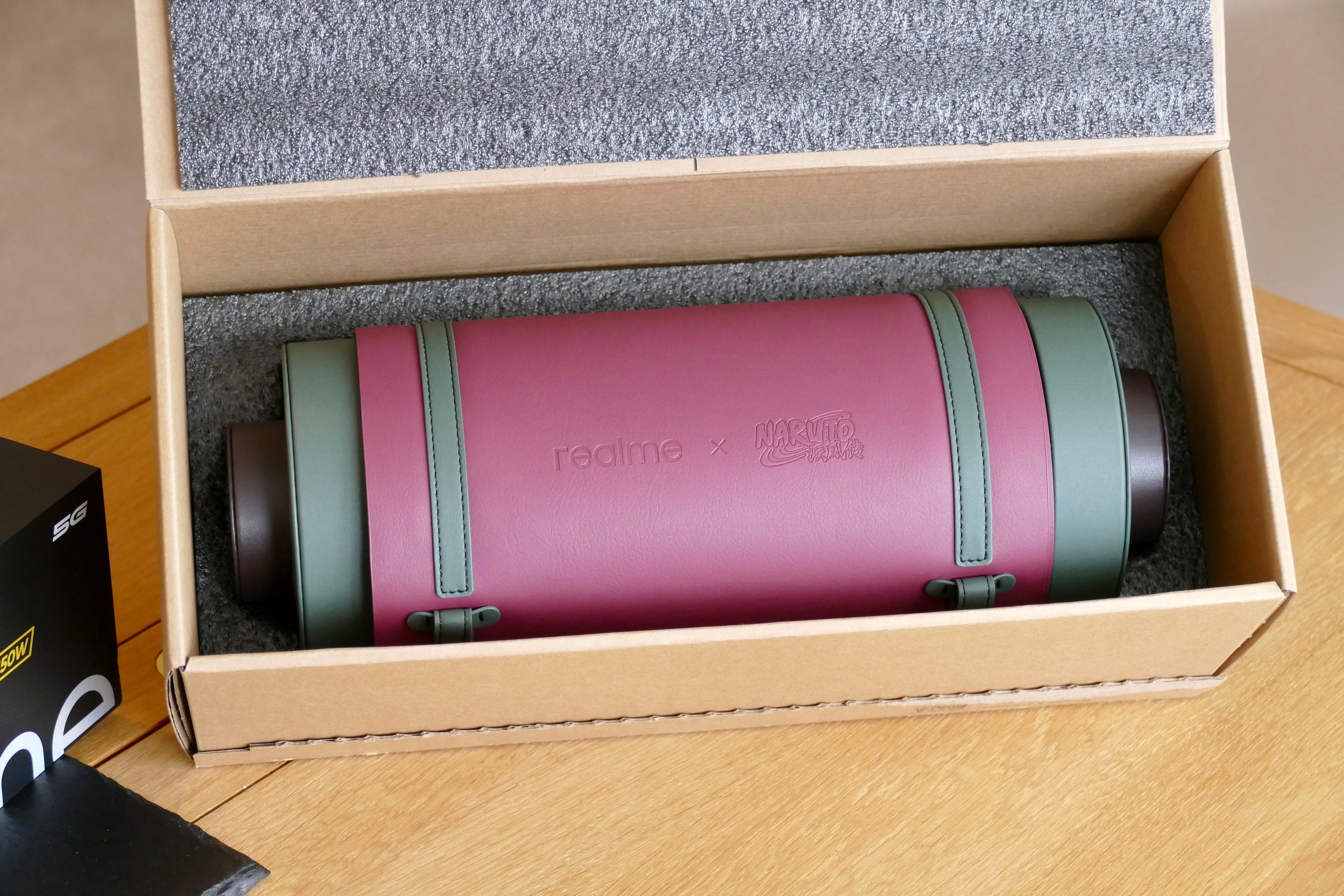 Realme x Naruto GT Neo 3 scroll in box.