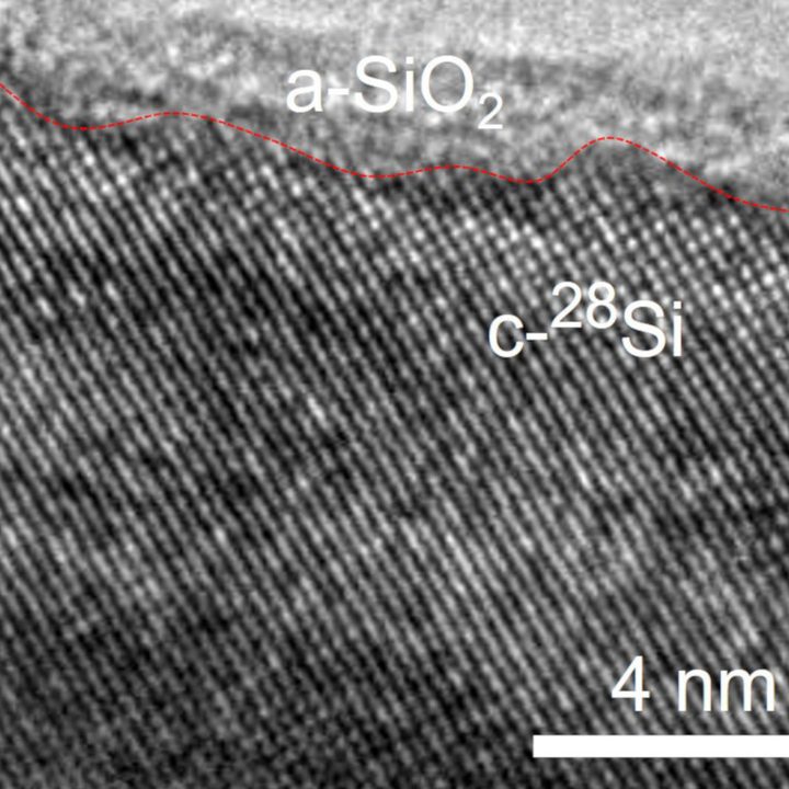 Microscopy image of a silicon-28 nanowire.