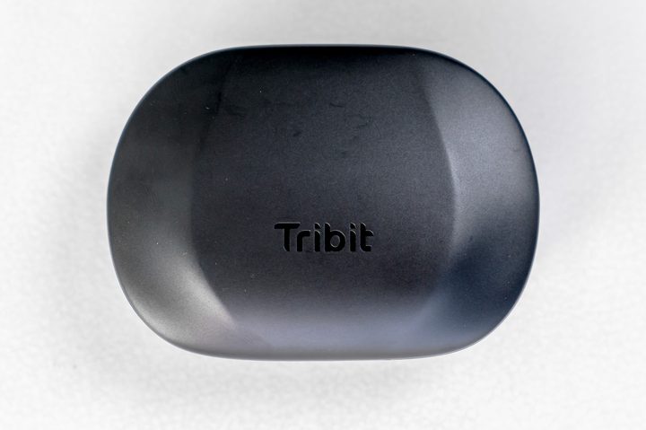 Tribit MoveBuds H1 closed case.