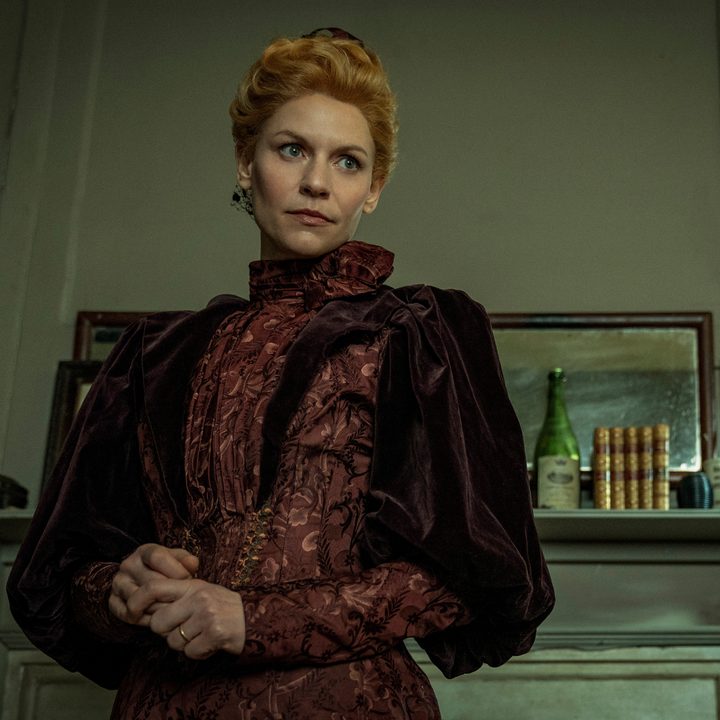 Cora stands with her hands clasped together in The Essex Serpent.