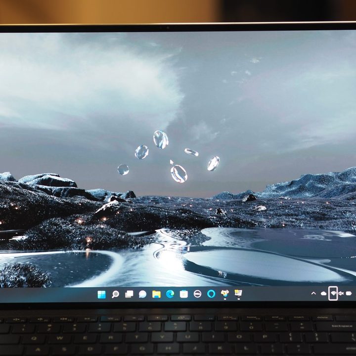 Dell XPS 15 9520 front view showing display.
