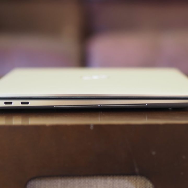 Dell XPS 15 9520 left view showing ports.