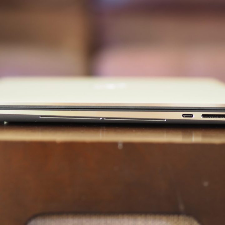 Dell XPS 15 9520 right view showing ports.