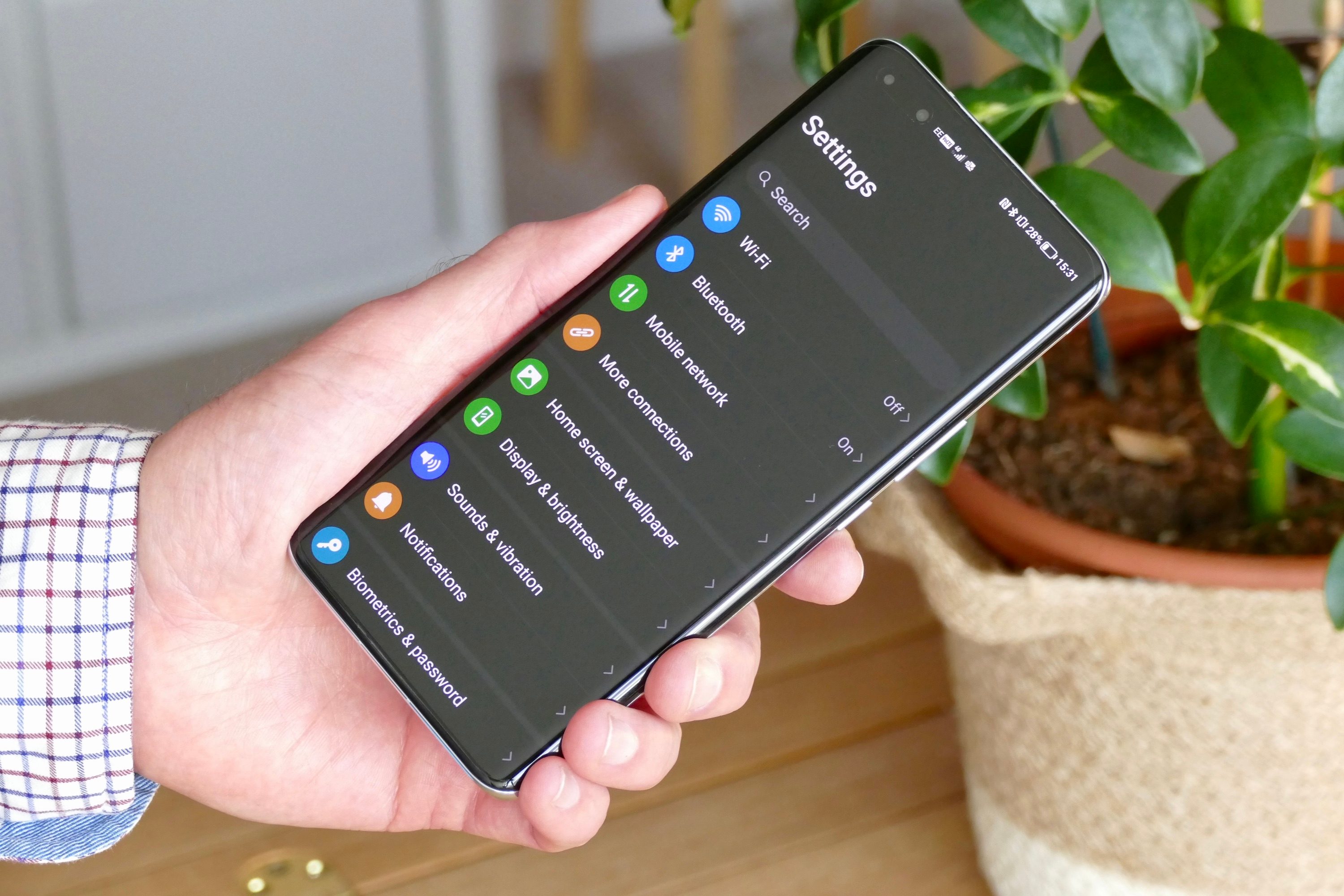 Settings page on the Honor Magic4 Pro.