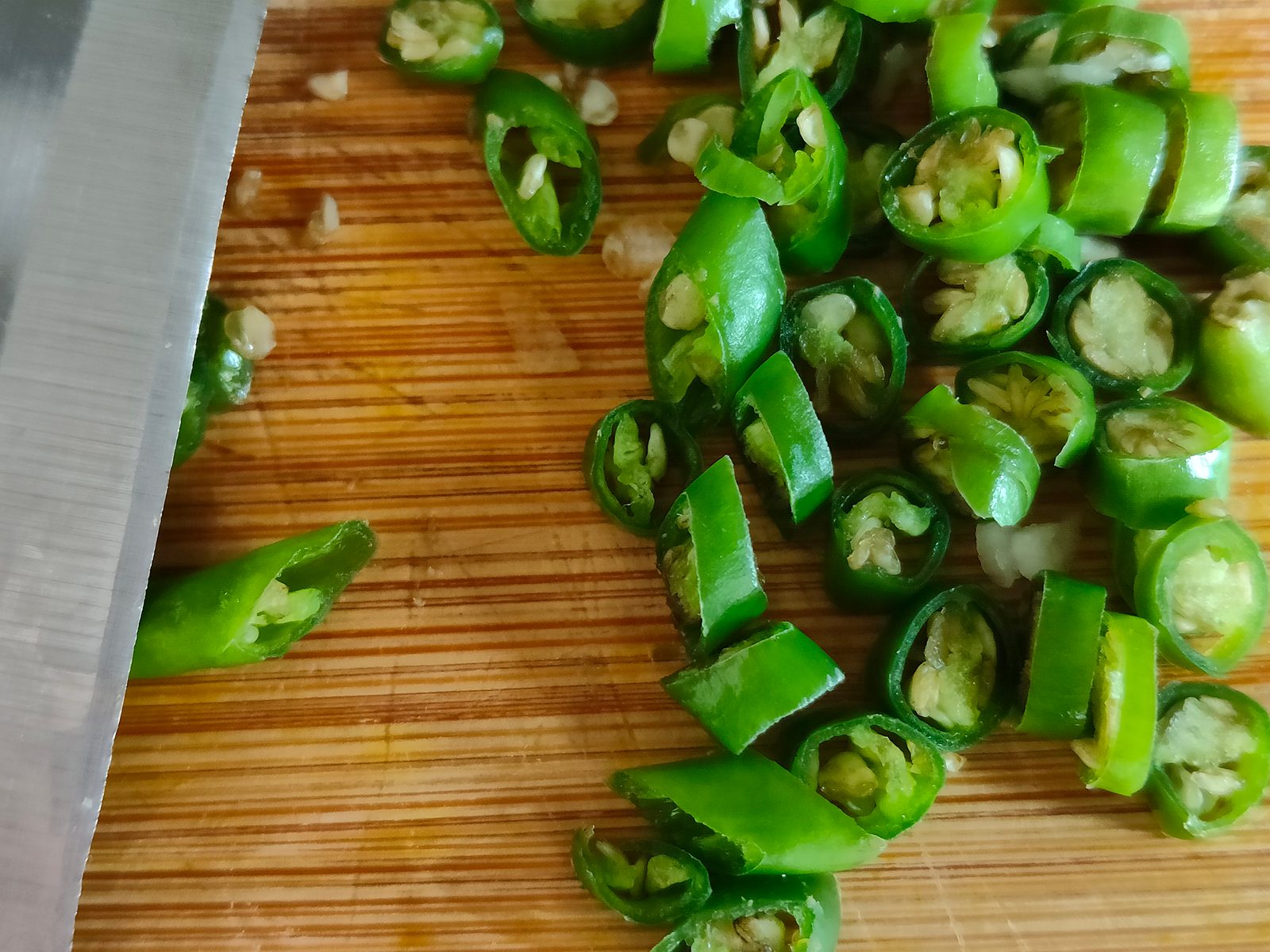 Green chilli photographed with the Realme GT 2 Pro's primary 50MP camera.