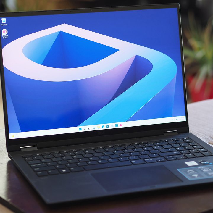 LG Gram 16 2-in-1 front angled view showing display and keyboard deck.