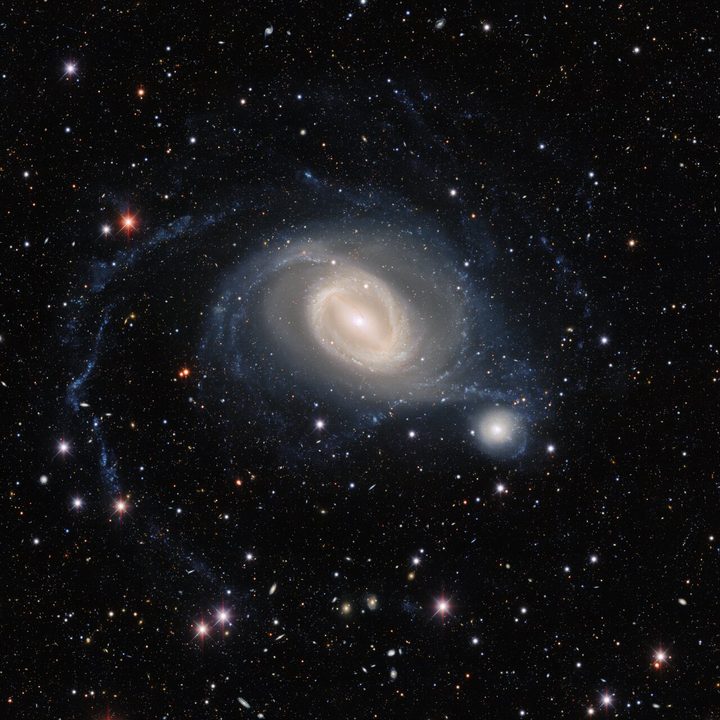 The interacting galaxy pair NGC 1512 and NGC 1510.