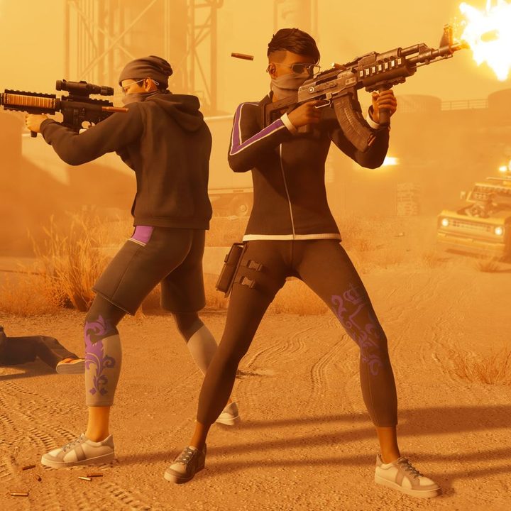 Co-op Saints Row players shoot at enemies.