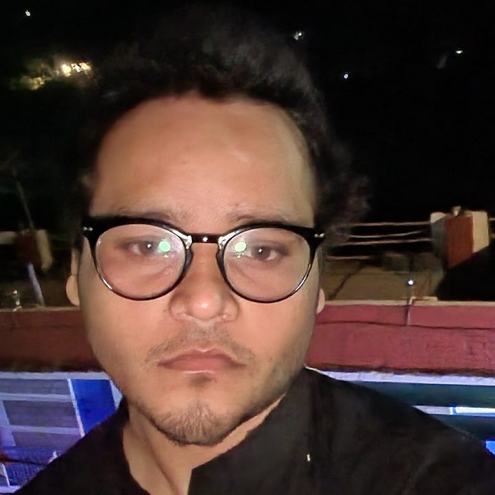 Night Mode selfie sample by Samsung Galaxy S22