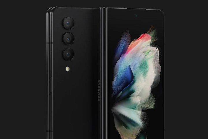 Samsung Galaxy Z Fold 4 closed