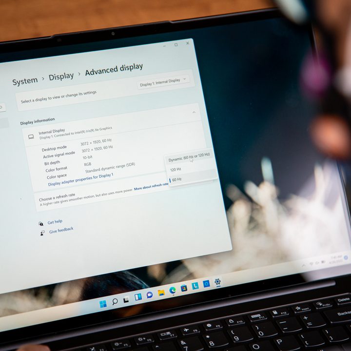The Slim 7i Display in use with the settings open.