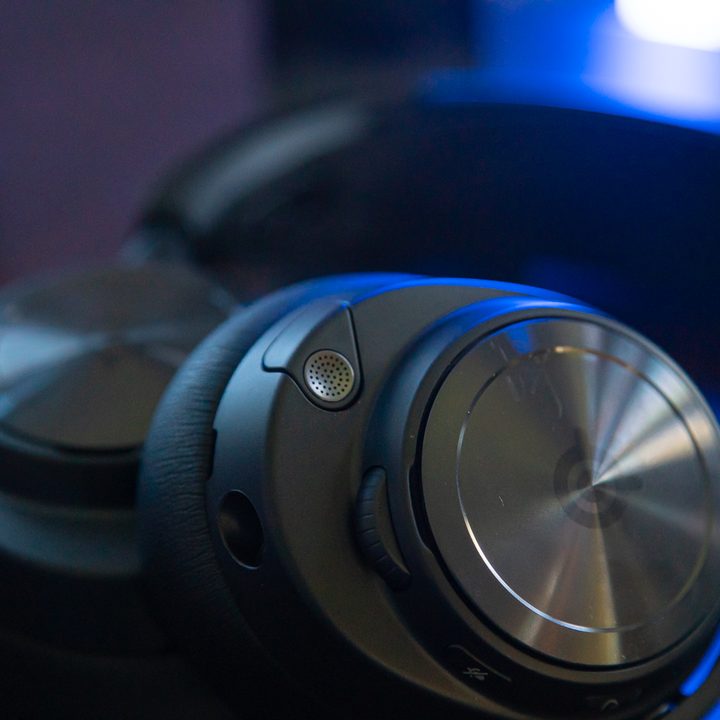 SteelSeries Arctis Nova Pro mic retracted into earcup.