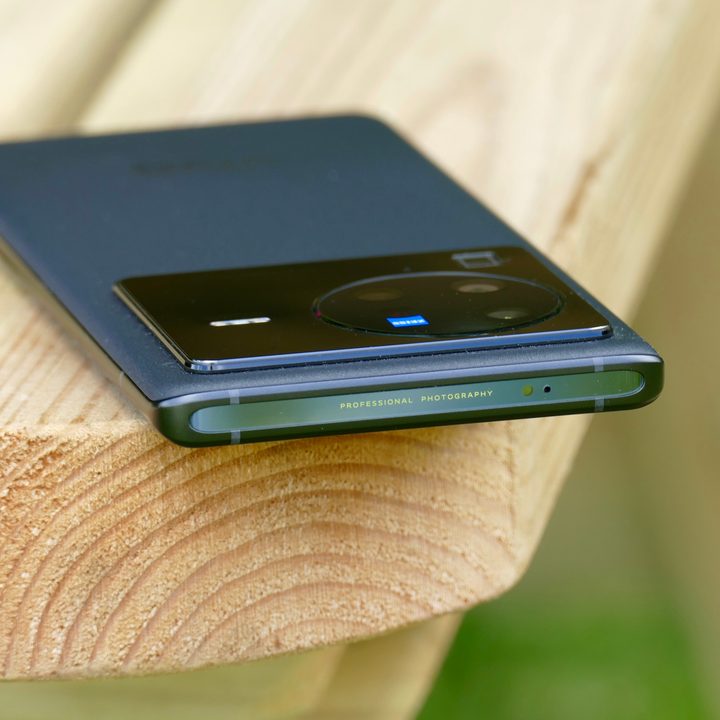 The top of the Vivo X80 Pro's body.
