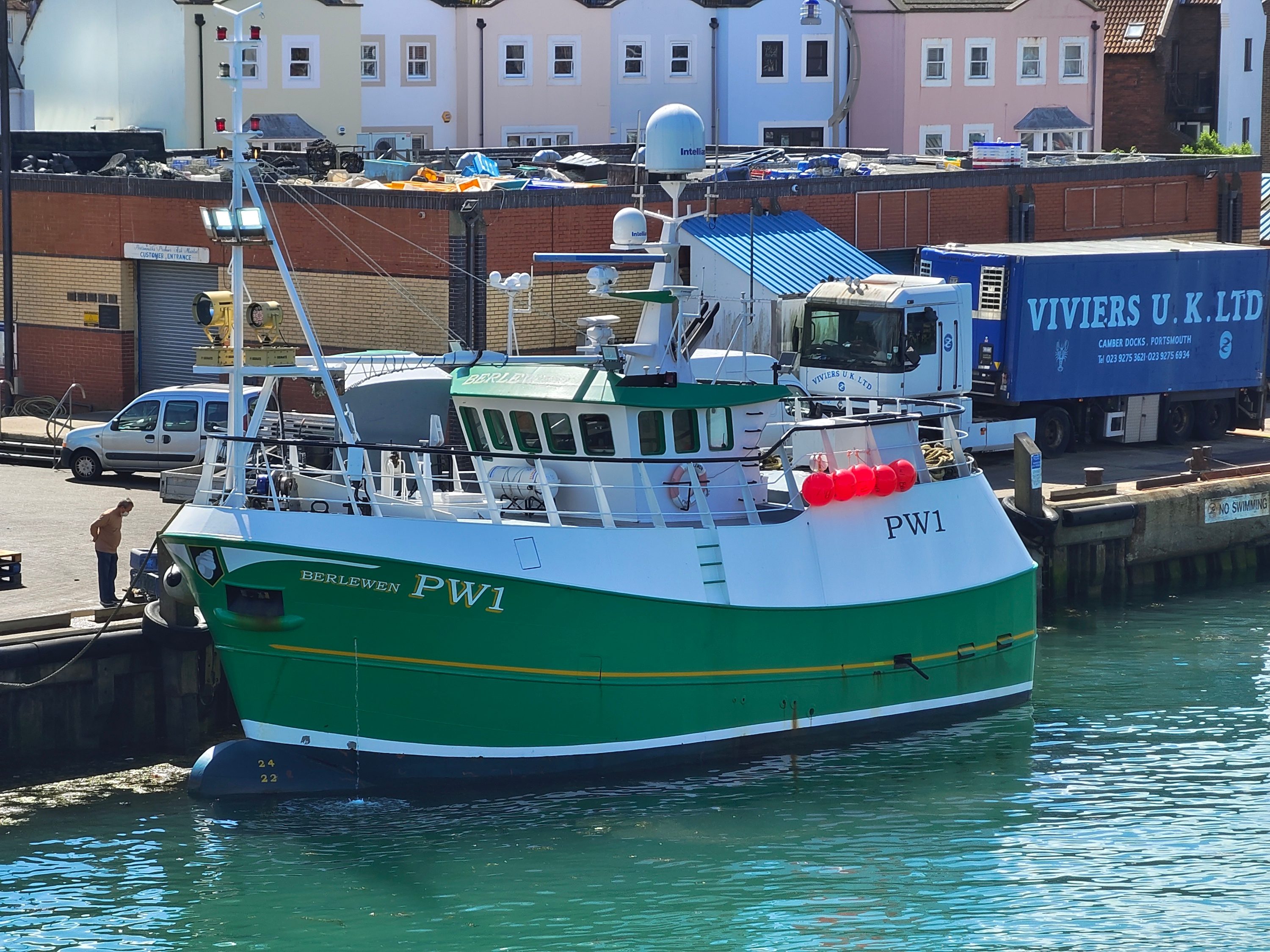 A 5x zoom photo of a boat taken with the Vivo X80 Pro.