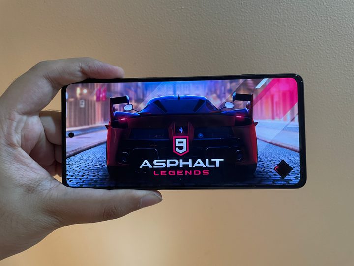 Black Shark 5 Pro Asphalt 9 on screen.