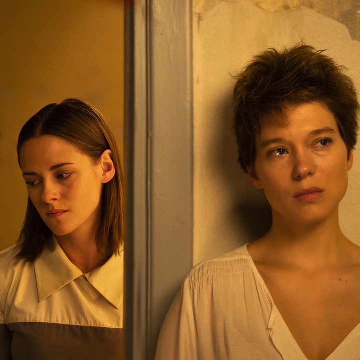 Kristen Stewart and Léa Seydoux look serious.