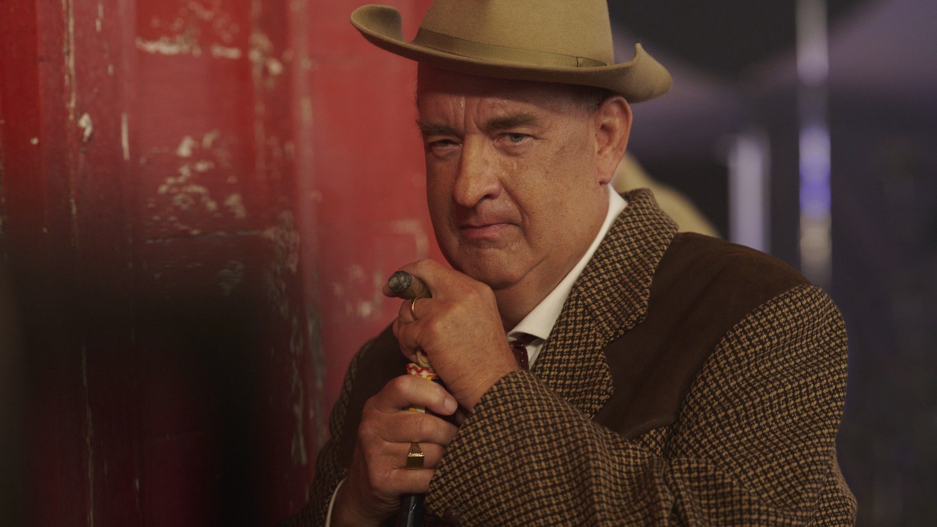 Tom Hanks looks hideous as Colonel Tom Parker.