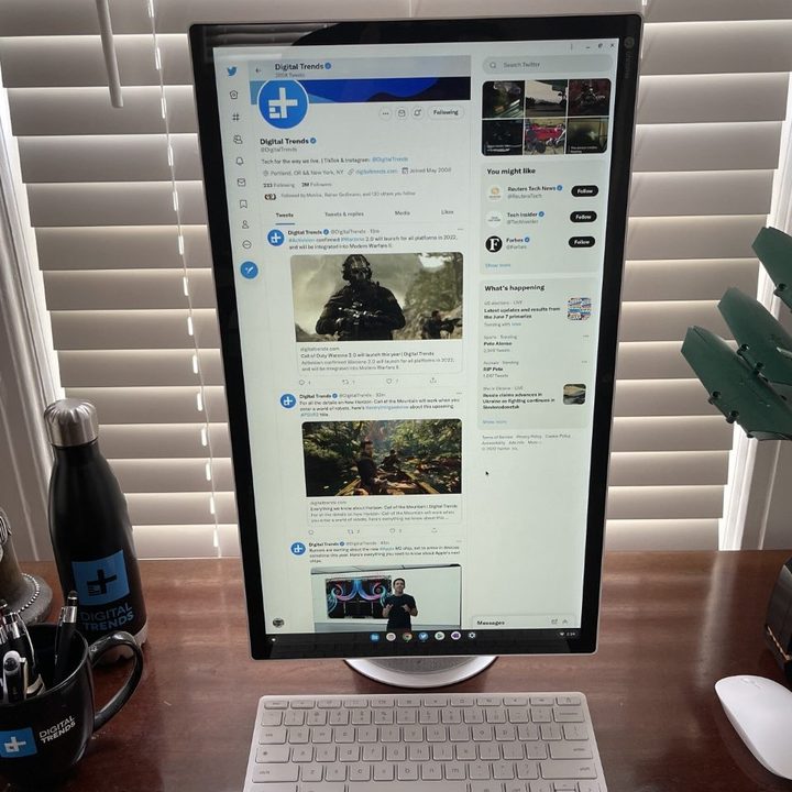 The HP Chromebase in vertical form.