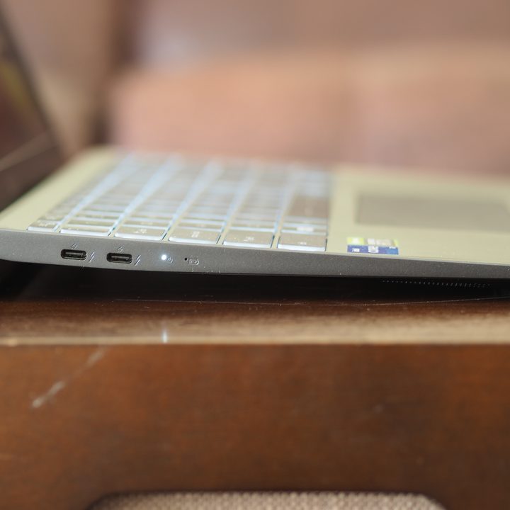 Two USB-C ports with Thunderbolt 4 support can be seen on the left-hand side of the MSI Prestige 14.