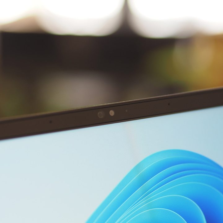 Close up on the MSI Prestige 14's webcam.
