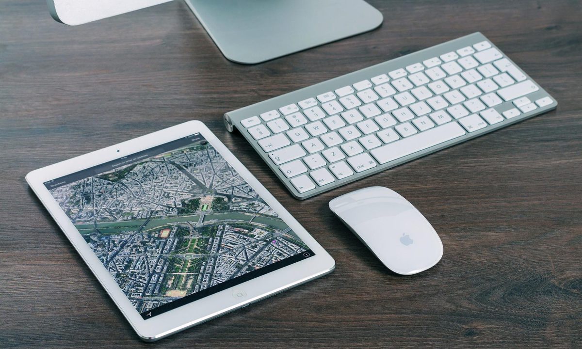 Mac with an iPad, keyboard, and mouse from Pixabay.