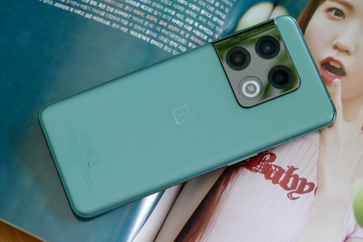 The back of the OnePlus 10 Pro.