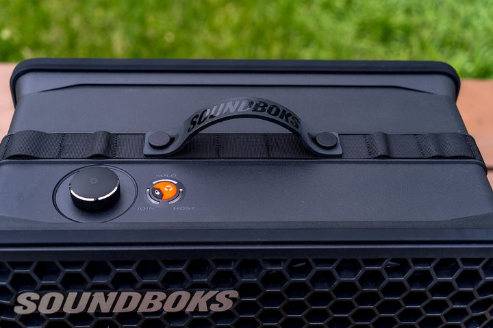View of rubber handle of Soundboks Go.