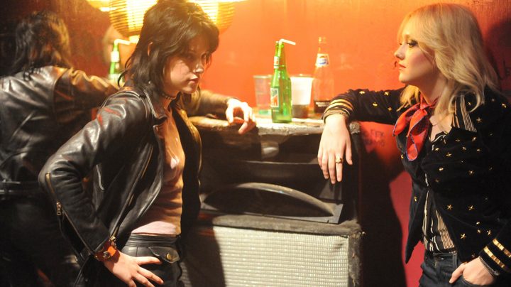 Kristen Stewart and Dakota Fanning in The Runaways