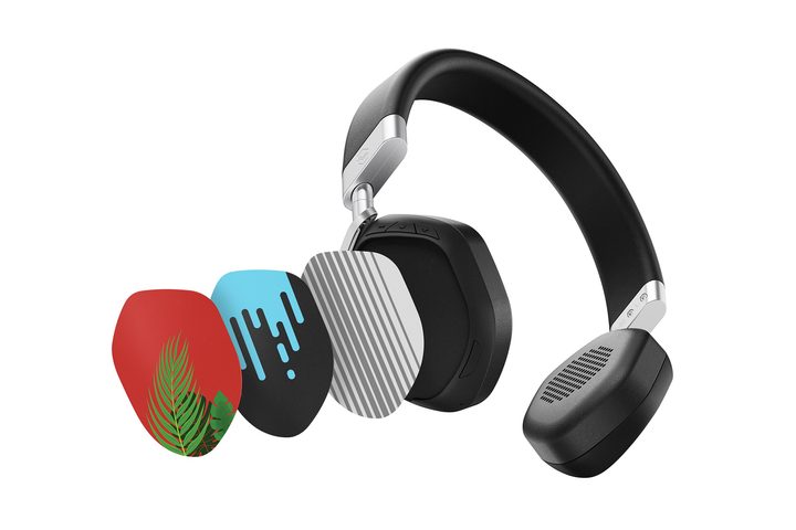 A pair of V-MOD S-80 is floating on a white background with different designer plates next to it.