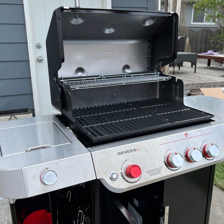 A smart grill looks like a normal grill.