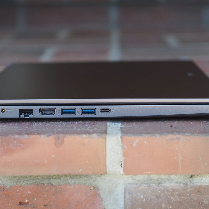Acer Aspire 5 2022 left side view shoring ports.