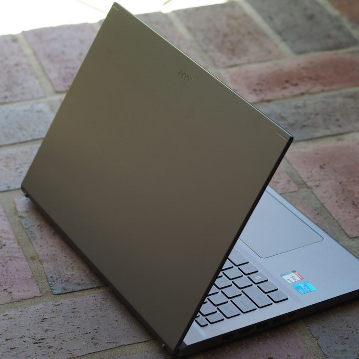 Acer Aspire 5 2022 rear view showing lid and logo.