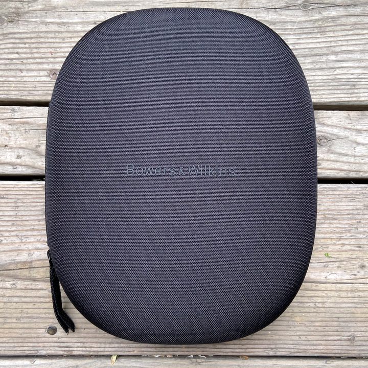 Bowers & Wilkins Px7 S2 travel case.
