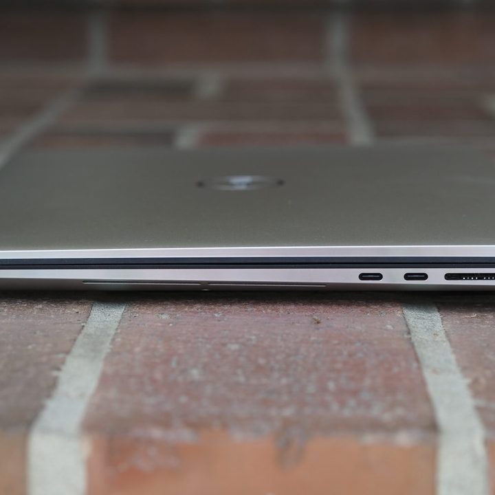dell xps 17 9720 review right view