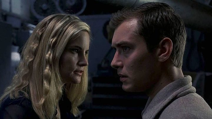 Jennifer Jason Leigh and Jude Law star in Existenz