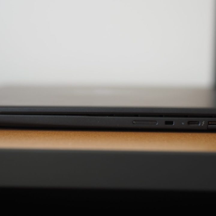 HP Elite Dragonfly Chromebook right view showing ports.