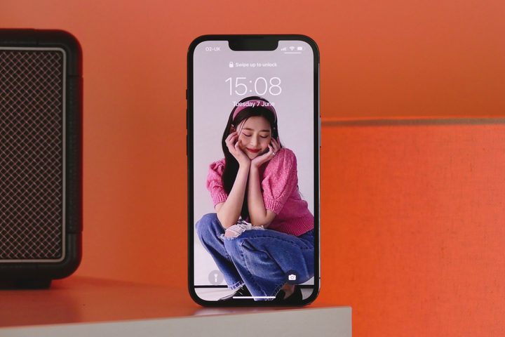 Simple lock screen wallpaper in iOS 15 on an iPhone 13 Pro.