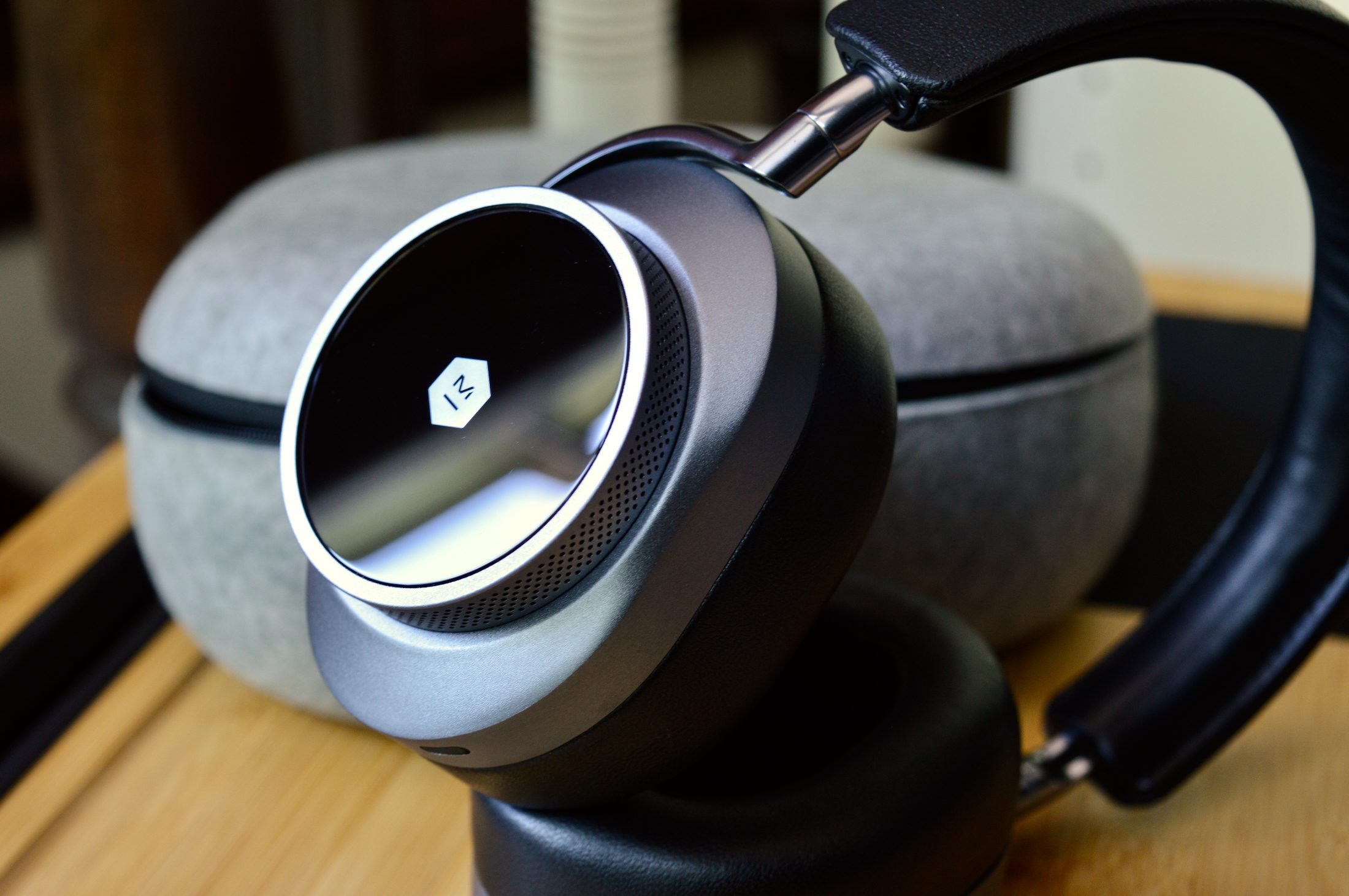 Master & Dynamic MW75 side-shot.