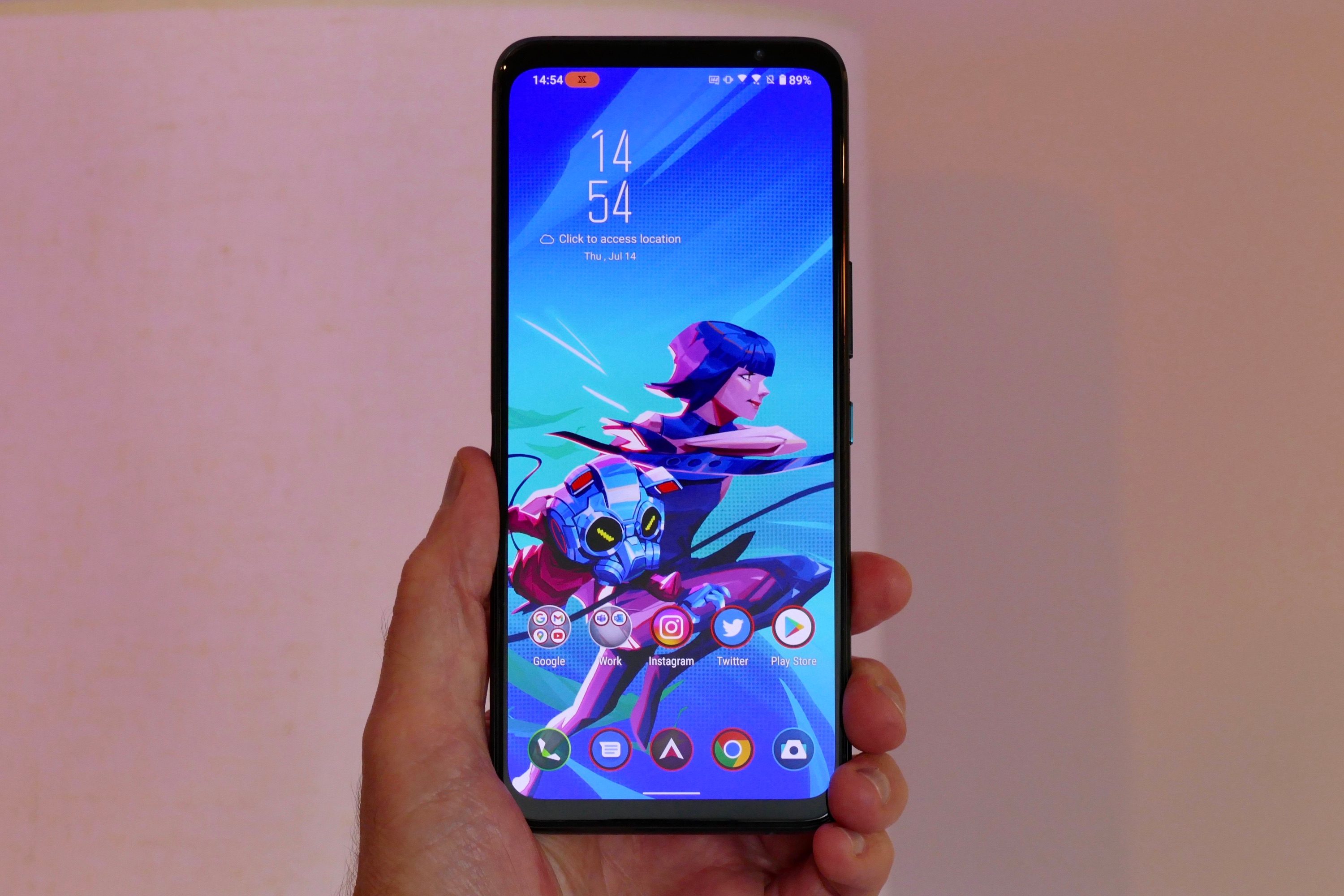 ZenUI gaming theme on thePhoto taken with the Asus ROG Phone 6 Pro.