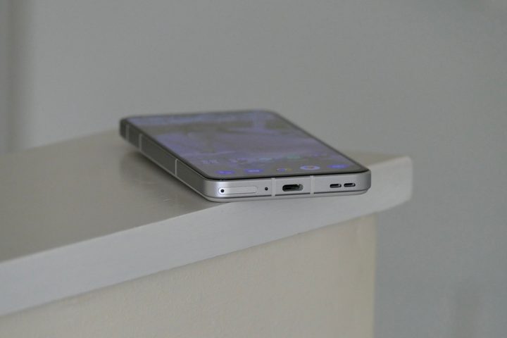 The Asus Zenfone 9's charging port.