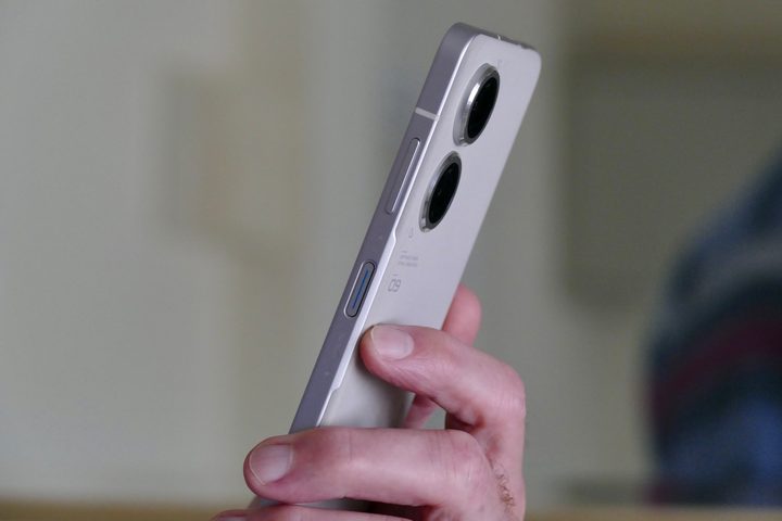 The side of the Asus Zenfone 9, held in hand.